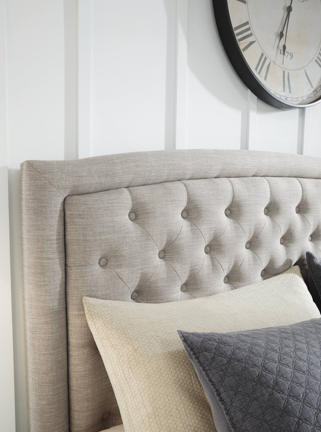 King Upholstered Bed O702