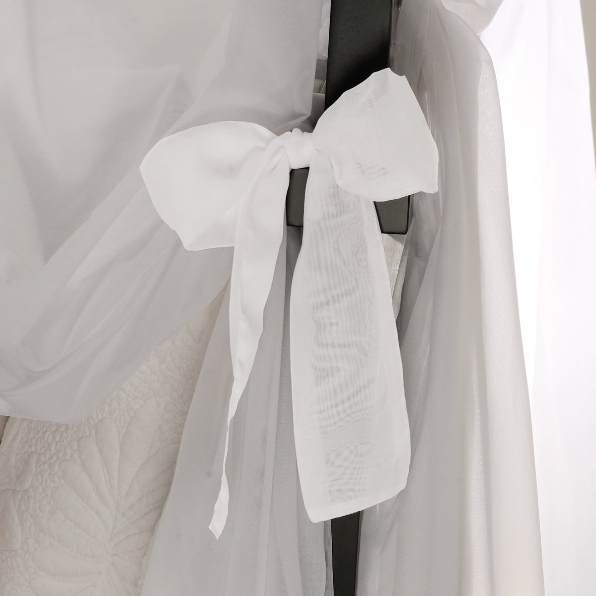 White Four-Poster Bed Canopy, 8 Count Q2018
