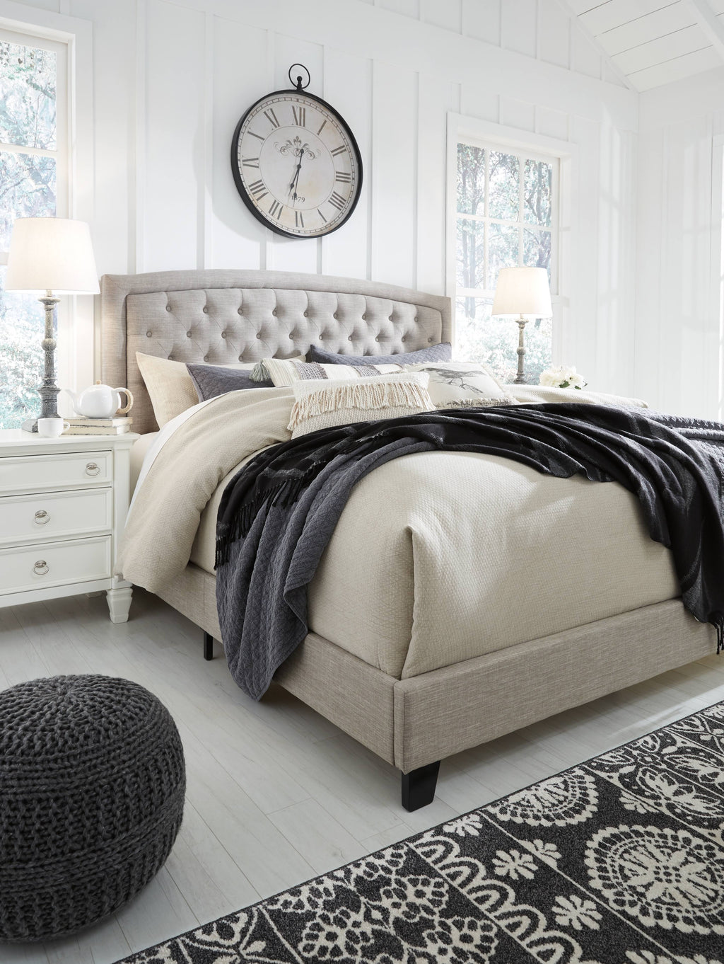 King Upholstered Bed O702