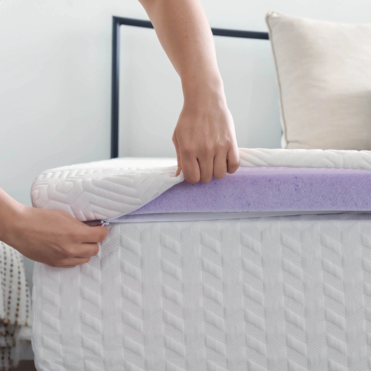 Queen Cooling Gel Memory Foam Mattress Topper with Cover G54393