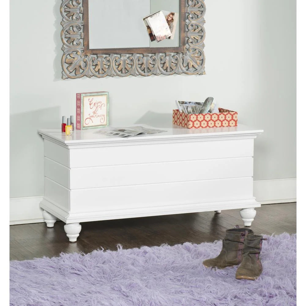 White Wood Cedar Chest T889