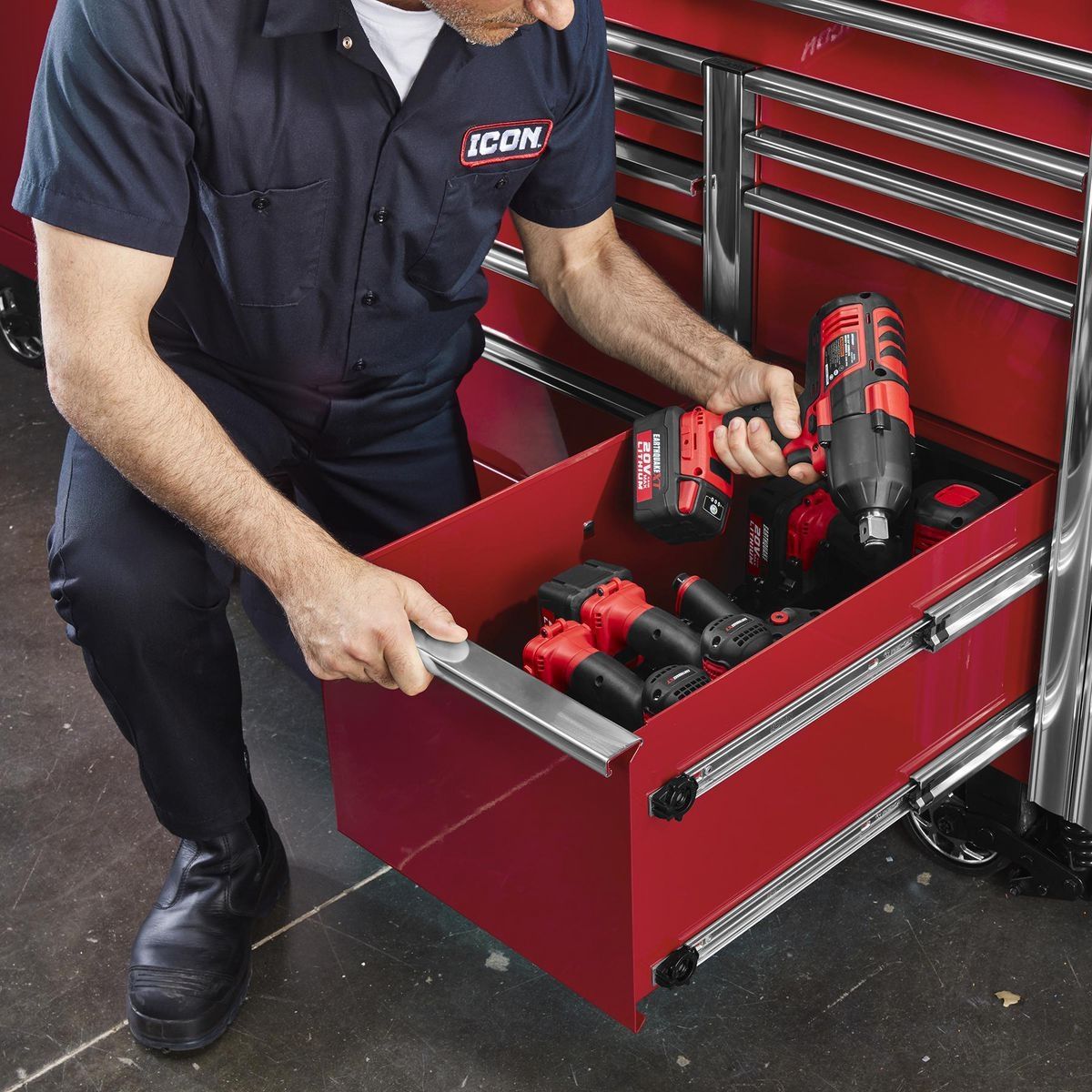 73 in. x 25 in. Red Roll Cab Z660402