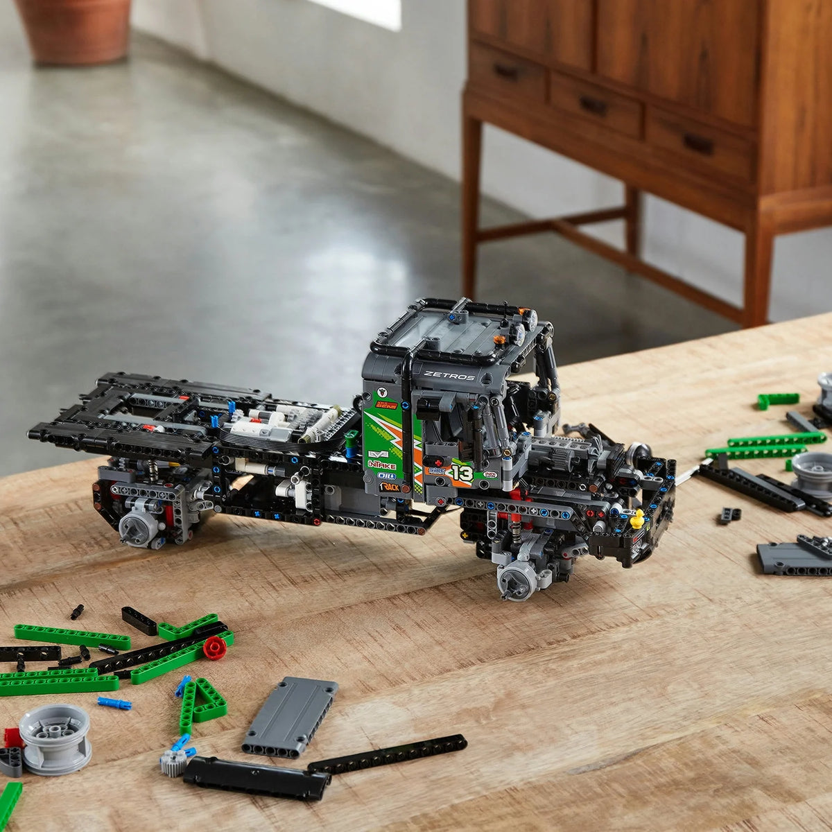 4x4 Building Toy 2,110 Pieces I986248