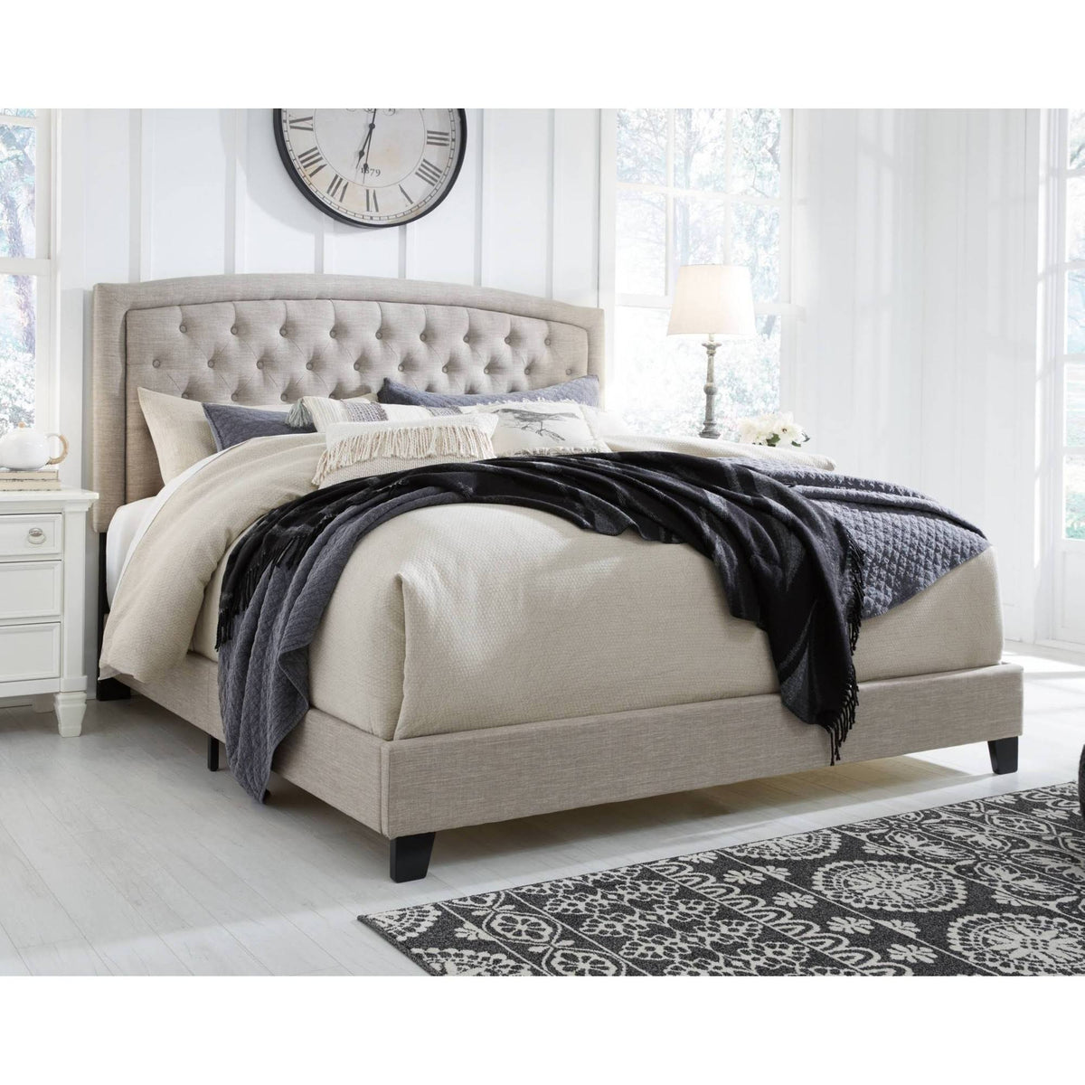 King Upholstered Bed O702