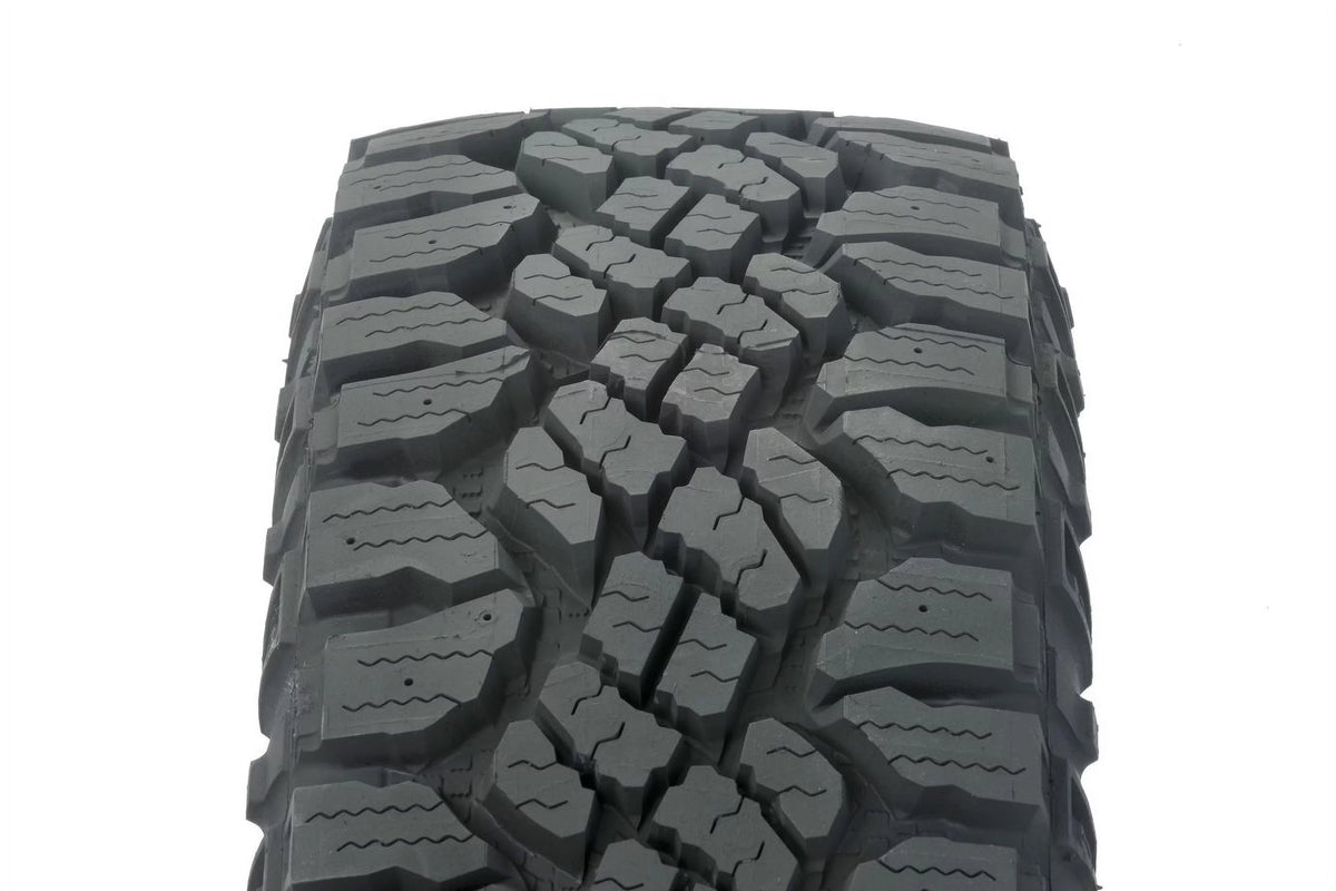 255/75R17 115 S Tire P76986