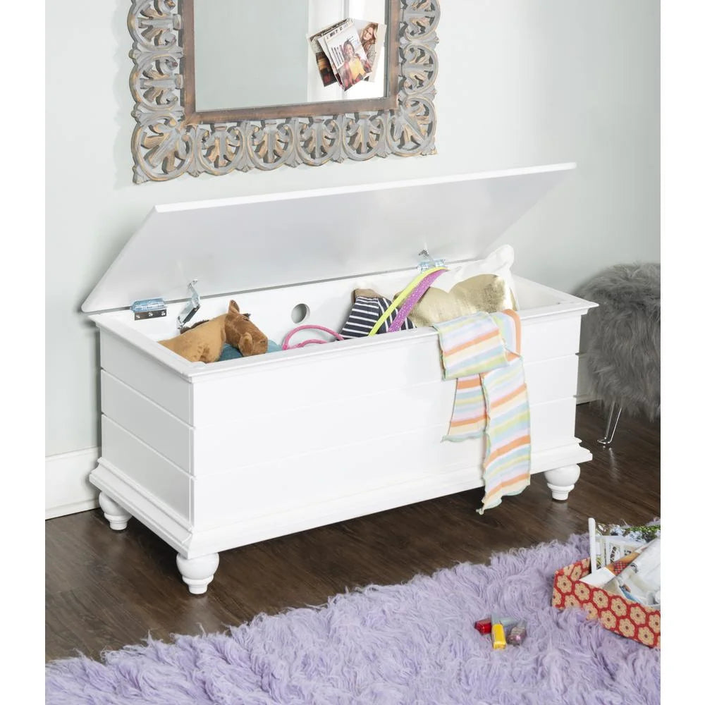 White Wood Cedar Chest T889